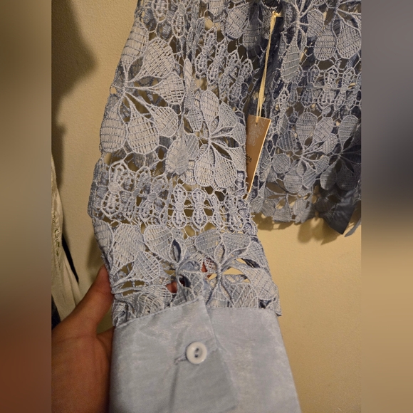 Lace Floral Longsleeve - Picture 5 of 5